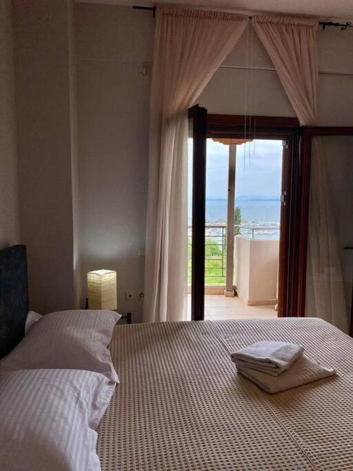 Helen'S House Apartment Paleros Екстериор снимка